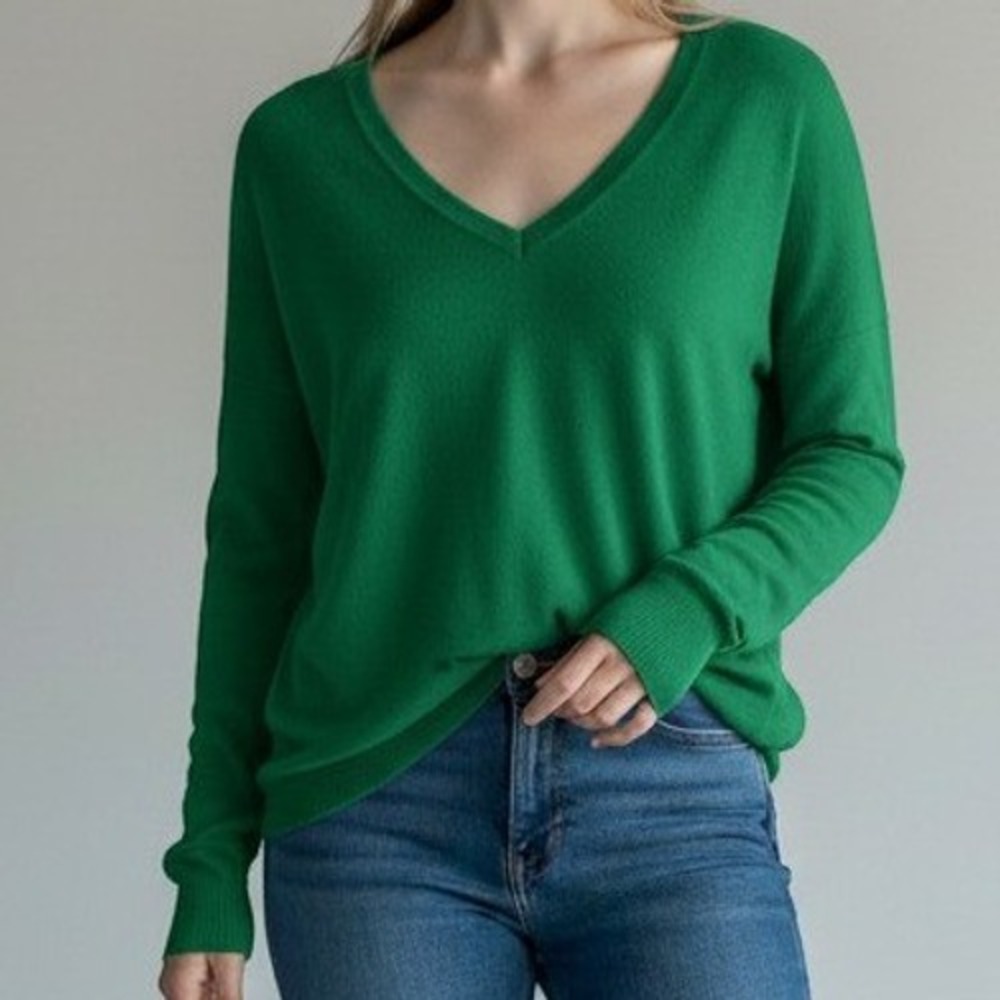 New York & Company Green V-Neck Knit Sweater Minimalist Boho XL Green